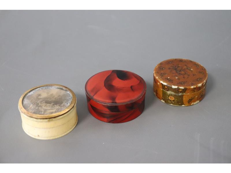 TROIS PETITES BOÎTES rondes: