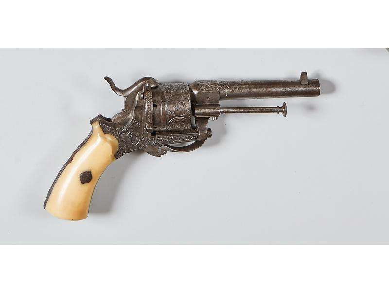 PETIT REVOLVER À BROCHE, sytème Le Faucheux,...
