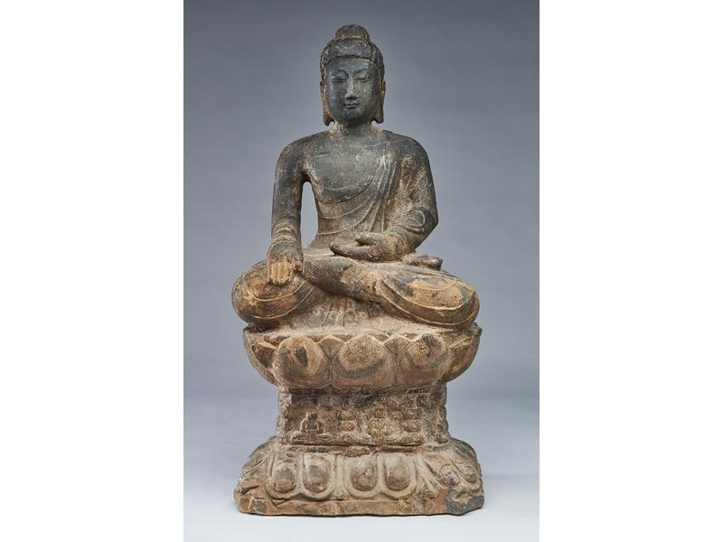 BOUDDHA en grès sculpté en postition bhumisparsa...