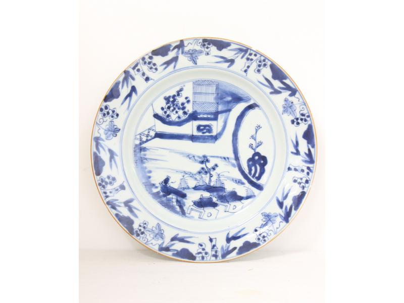 ASSIETTE en porcelaine émaillée bleu et blanc...