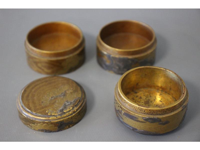 PETITE BOÎTE cylindrique type INRO en laque...