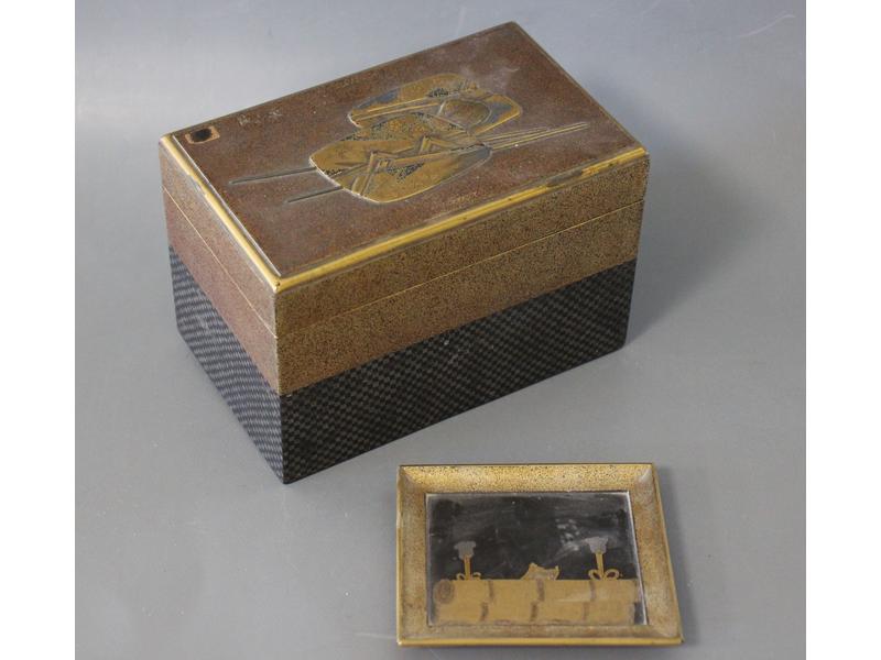 BOÎTE rectangulaire en laque façon aventurine...