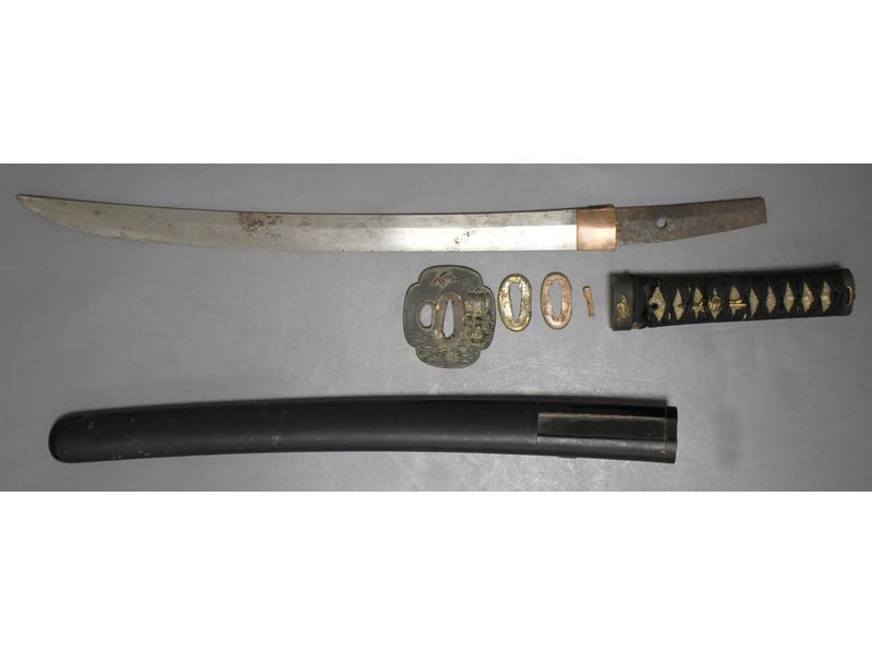 WAKIZASHI à lame à shobu-zukuri, hamon non...
