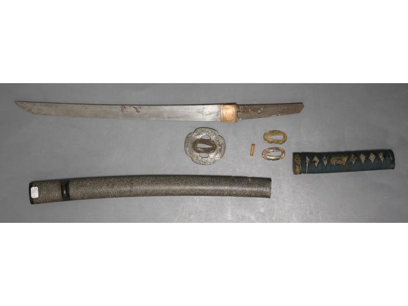 WAKIZASHI à lame à shinogi-zukuri, hamon...