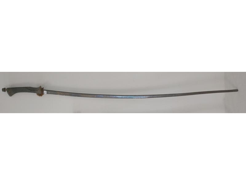 CURIEUSE EPEE formée d'une lame courbe en...