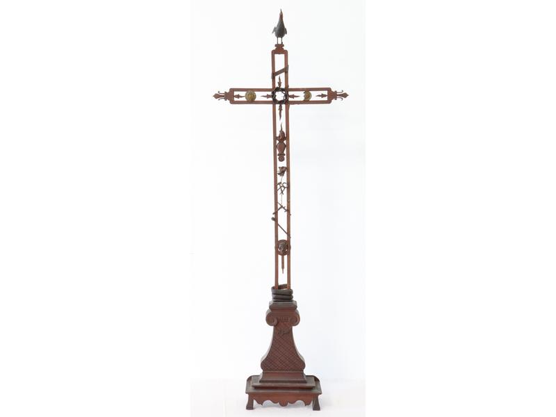 CROIX DE MARINIER formant ex-voto en bois...