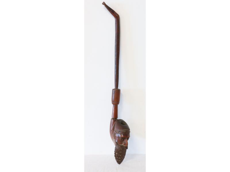 GRANDE PIPE en bois en trois éléments, à...