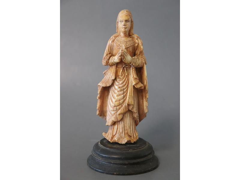 VIERGE EN PRIERE