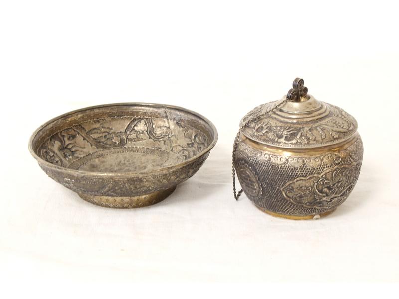 PETIT POT couvert de forme boule (Haut.11...