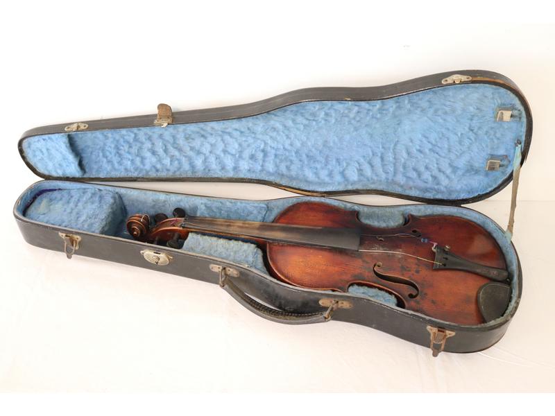 VIOLON d'étude portant une étiquette apocryphe...