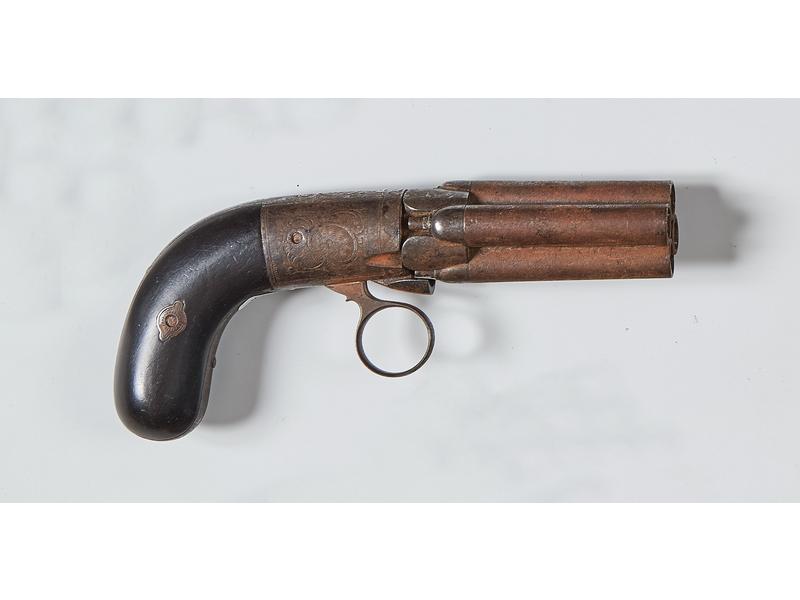 PISTOLET à broche à quatre canons cylindriques...