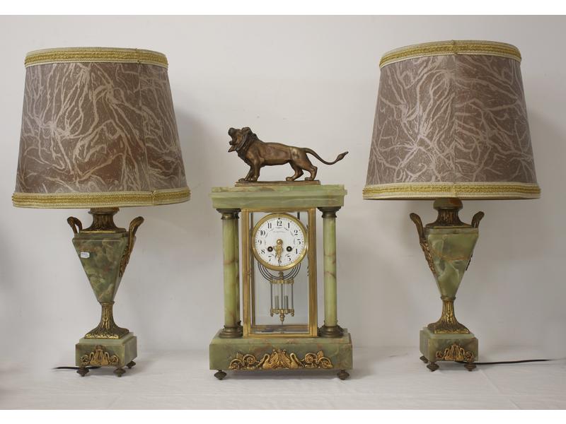 GARNITURE DE CHEMINEE en onyx vert et bronze...