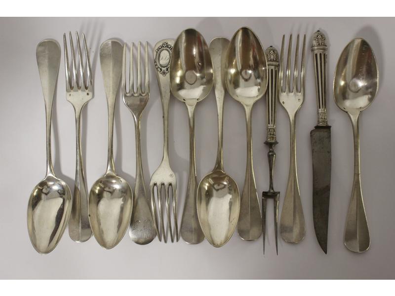 LOT DE COUVERTS en argent comprenant: