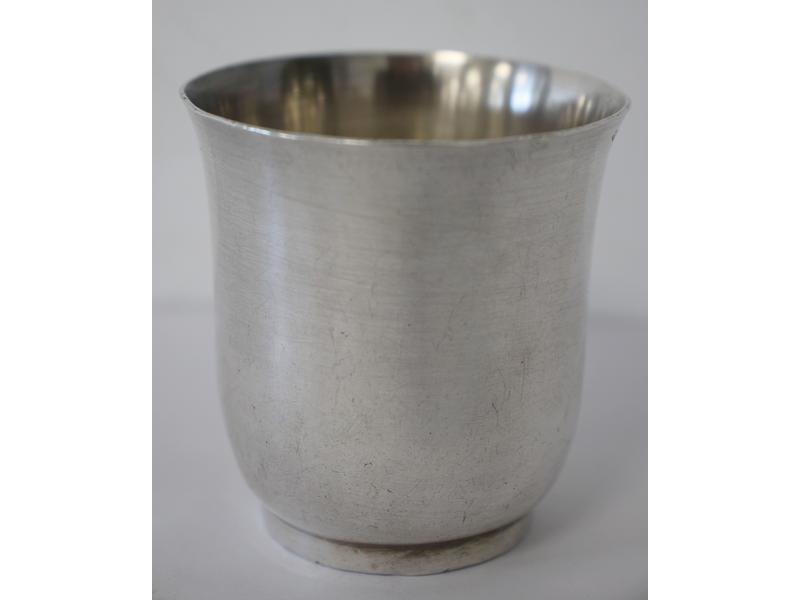 PETITE TIMBALE en argent uni de forme tulipe...