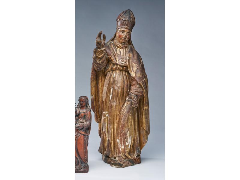 EVEQUE en bois sculpté, polychrome et doré,...