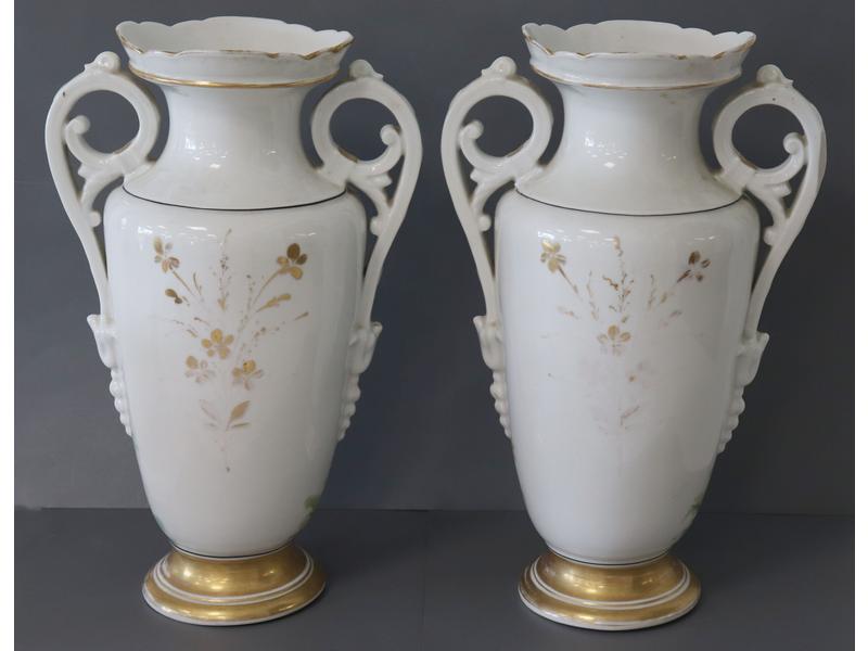 PAIRE DE GRANDS VASES de forme balustre,...