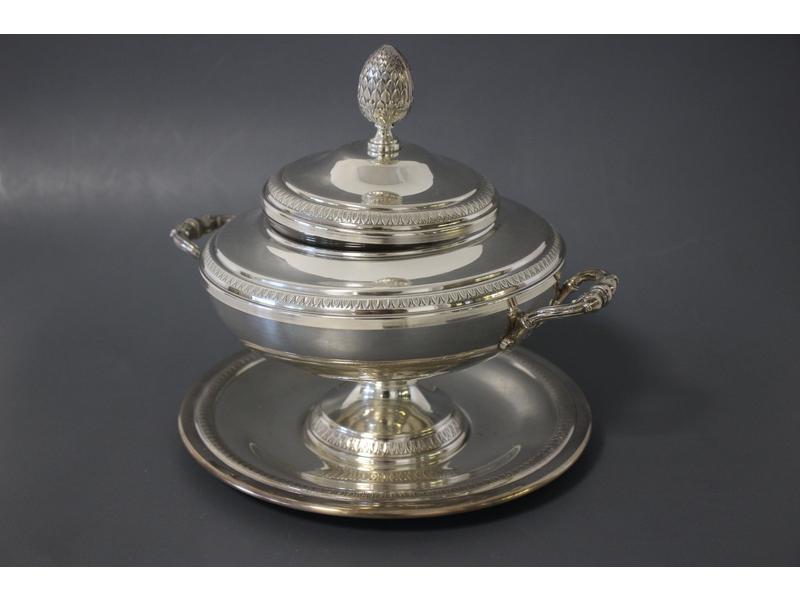 COUPE A CAVIAR sur présentoir, en métal argenté,...