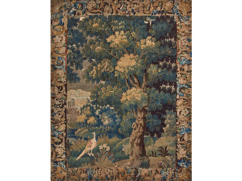 TAPISSERIE type verdure à décor d'oiseau...
