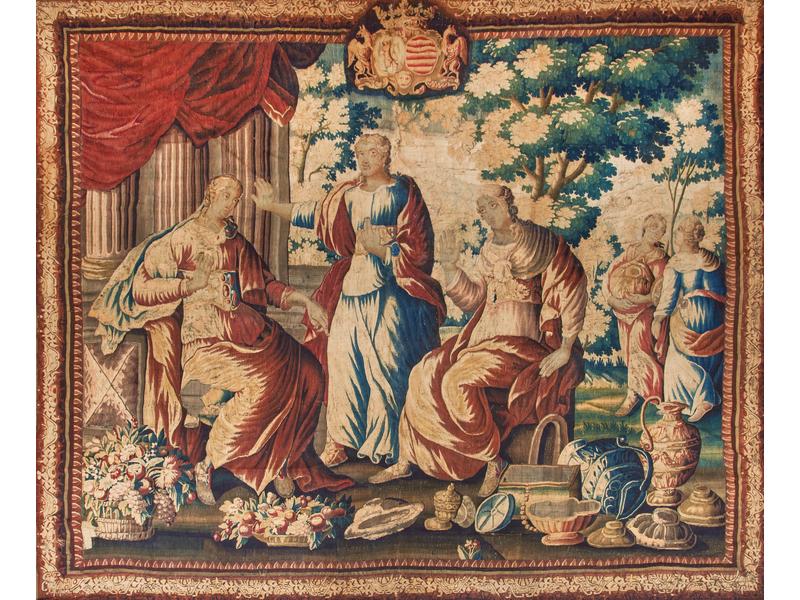 TAPISSERIE en laine à décor d'une souveraine...