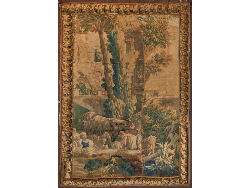 TAPISSERIE en laine à décor d'une bergère...