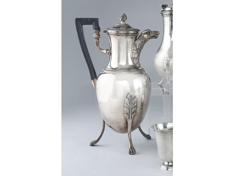 GRANDE VERSEUSE en argent de forme balustre,...