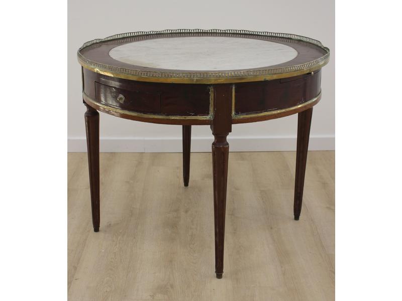 TABLE ronde type bouillotte, en acajou et...