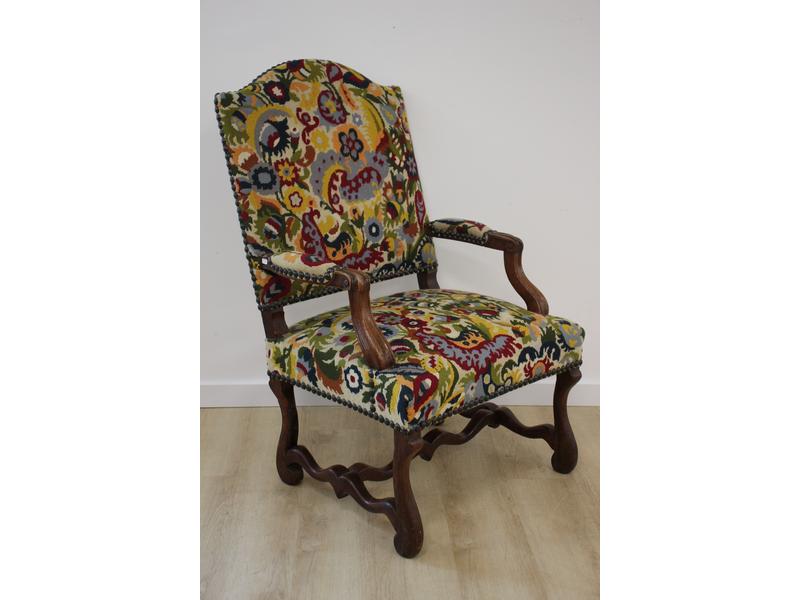 FAUTEUIL à dossier plat en chapeau de gendarme...