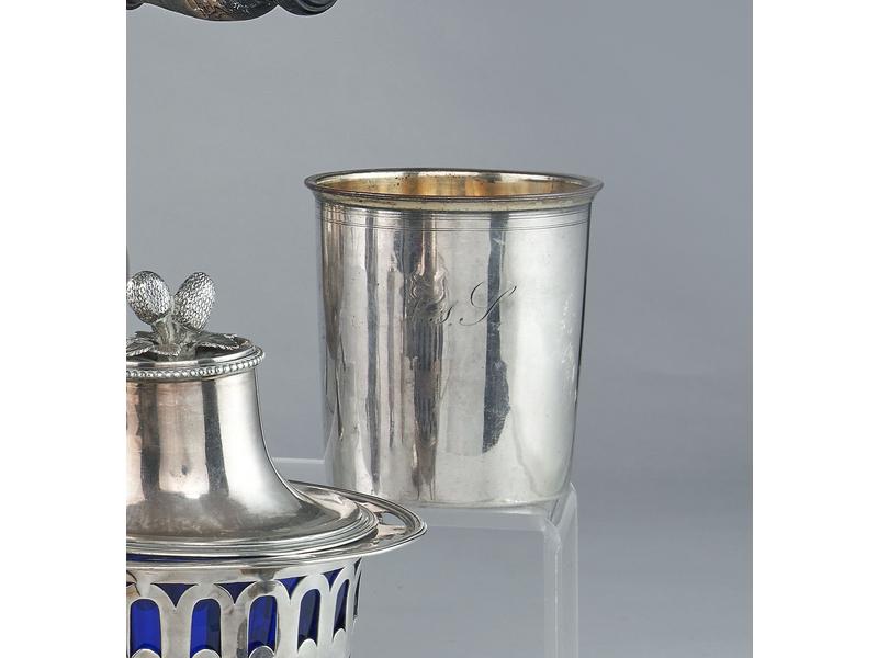 GOBELET doublé argent, uni, à col, et intérieur...