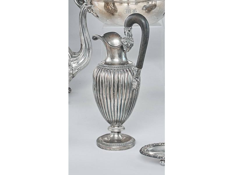 PETITE AIGUIÈRE en argent de forme balustre...