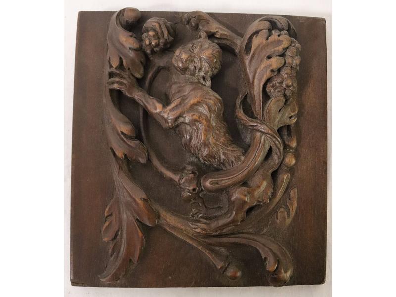BAS-RELIEF en chêne sculpté représentant...