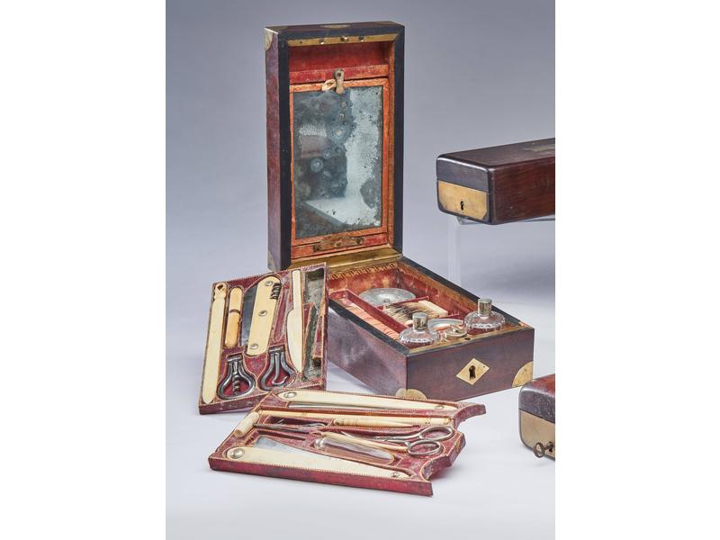 BEAU COFFRET DE TOILETTE d'homme, rectangulaire...