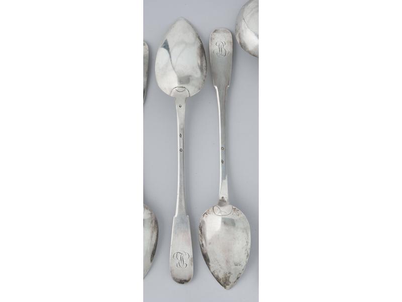 PAIRE DE CUILLERES A RAGOUT en argent uni,...
