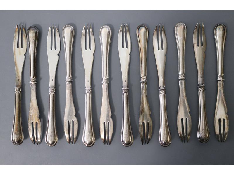 DOUZE ORIGINALES FOURCHETTES probablement...