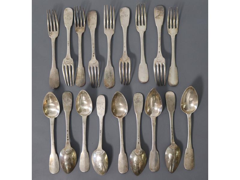 NEUF COUVERTS en argent modèle uni plat,...