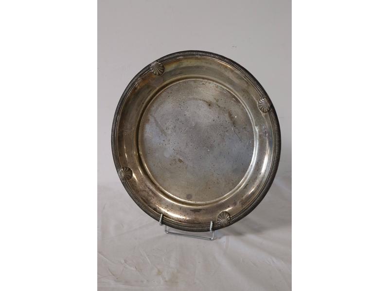 PLAT ROND en argent à filets de godrons et...