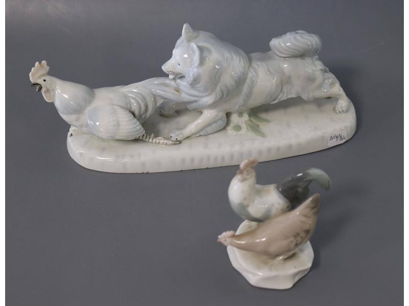 TROIS SCULPTURES en porcelaine polychrome...