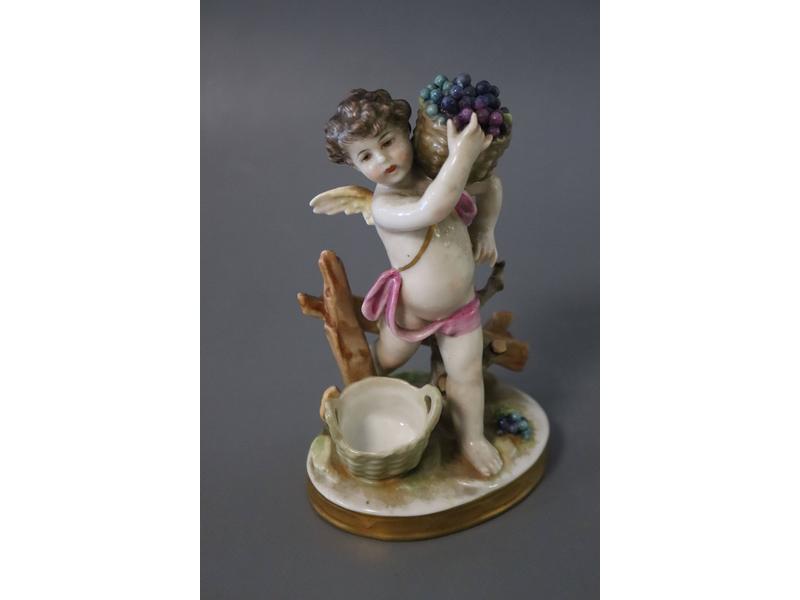 PETITE SCULPTURE en porcelaine polychrome...