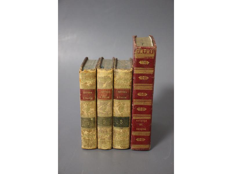 [PETITS FORMATS] - Réunion de 4 vol.:
