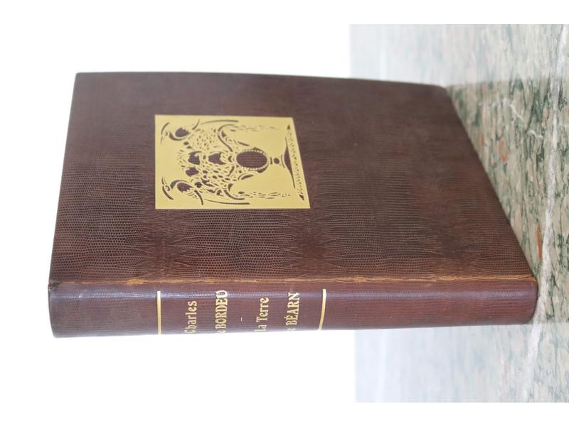 BORDEU (Ch. De): La terre de Béarn. Editions...