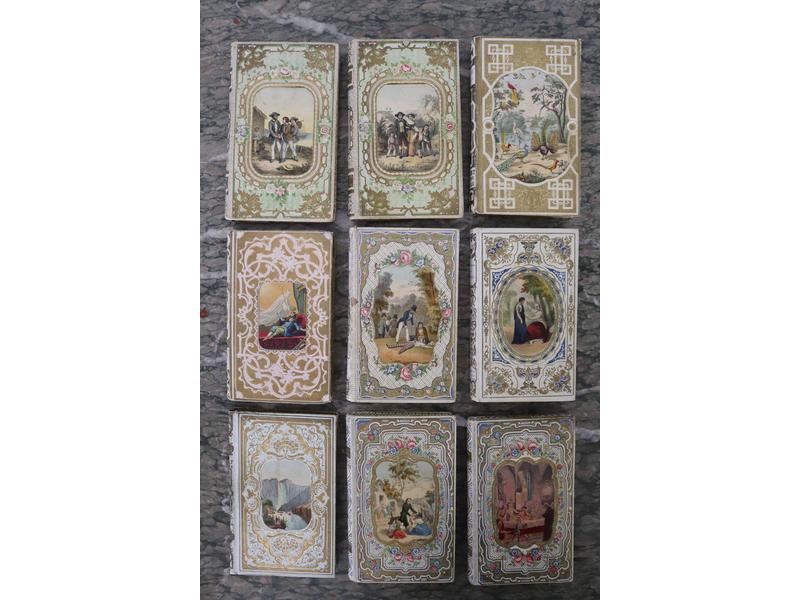 [CARTONNAGES ROMANTIQUES] - Réunion de 9...