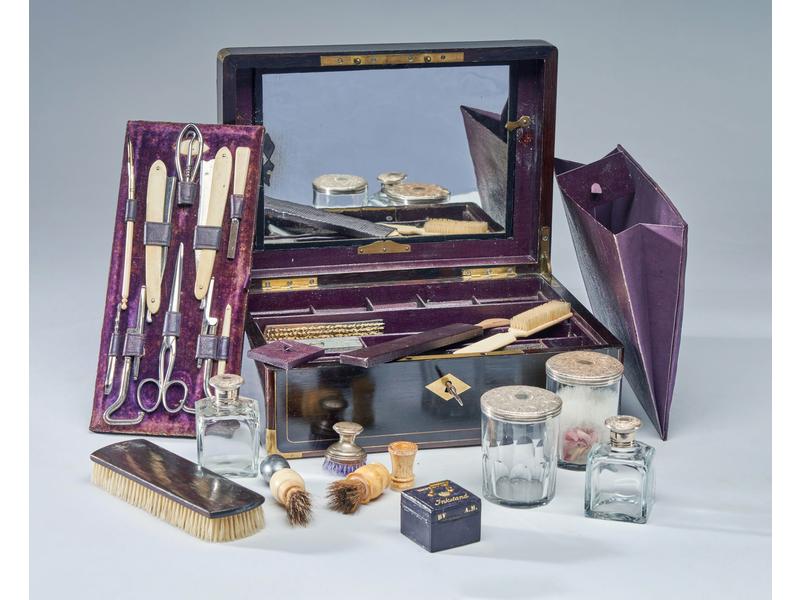 COFFRET DE VOYAGE en palissandre et filets...