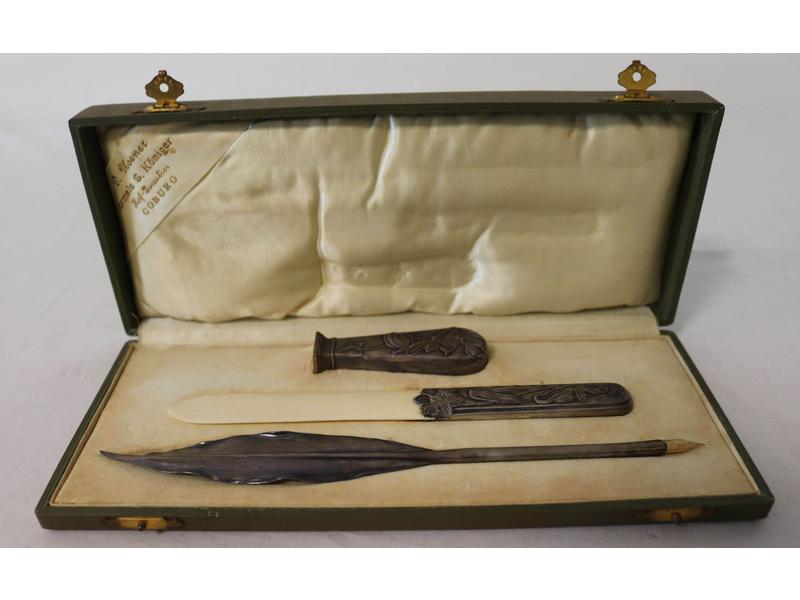 NECESSAIRE DE BUREAU en argent (800/1000)...