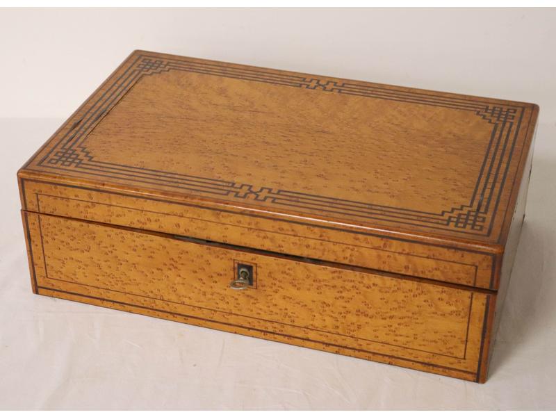 ECRITOIRE rectangulaire en placage de loupe...