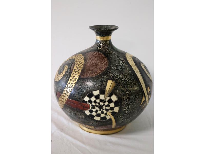 GRAND VASE boule à étranglement à décor polychrome...