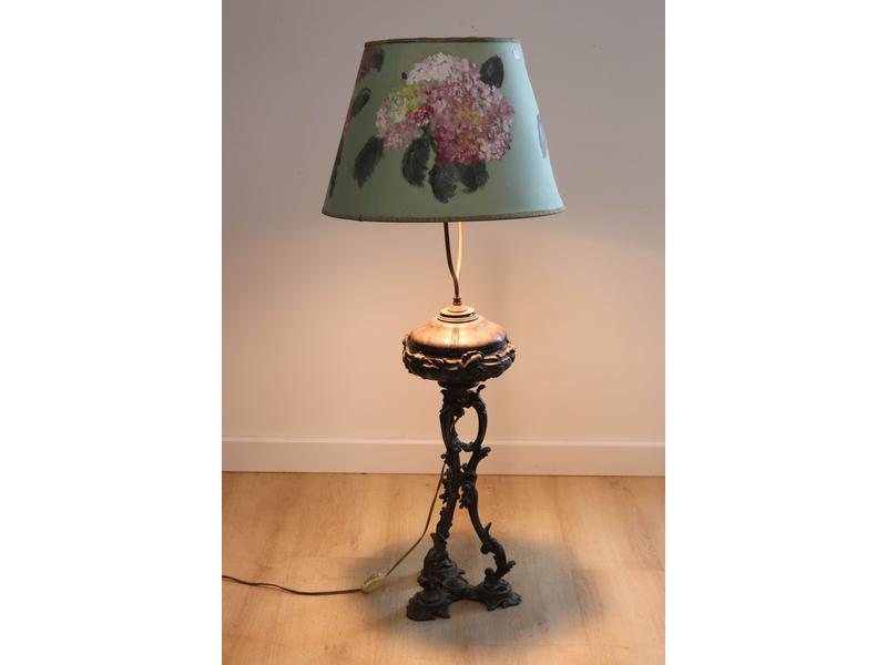 GRANDE LAMPE DE TABLE en bronze argenté à...
