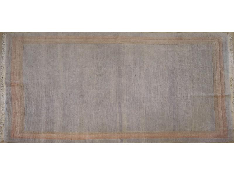 GRAND TAPIS rectangulaire en laine grise...