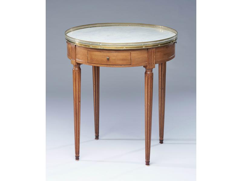 TABLE BOUILLOTE en placage d'acajou et acajou,...