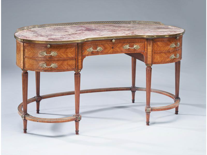 BUREAU de forme rognon en placage de bois...