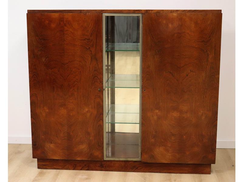 BUFFET A HAUTEUR D'APPUI en placage de noyer...