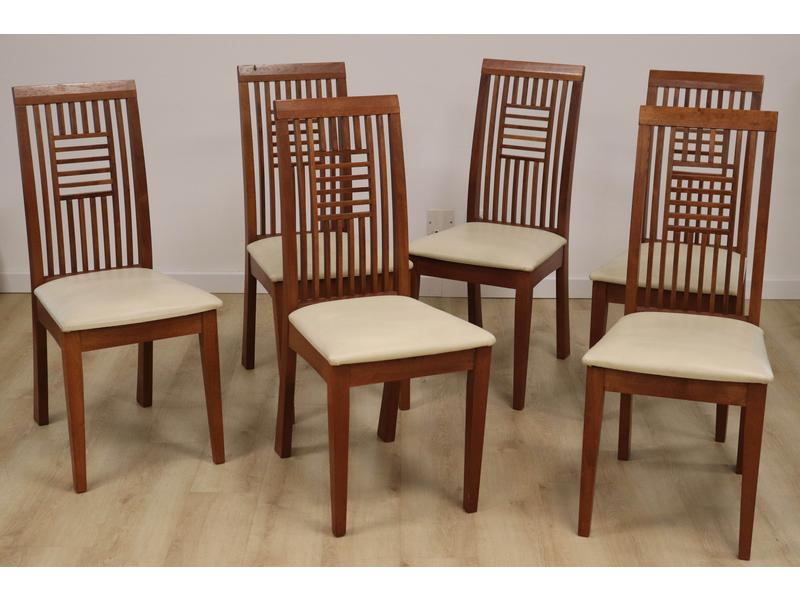 SUITE DE SIX CHAISES en bois exotique à dossier...